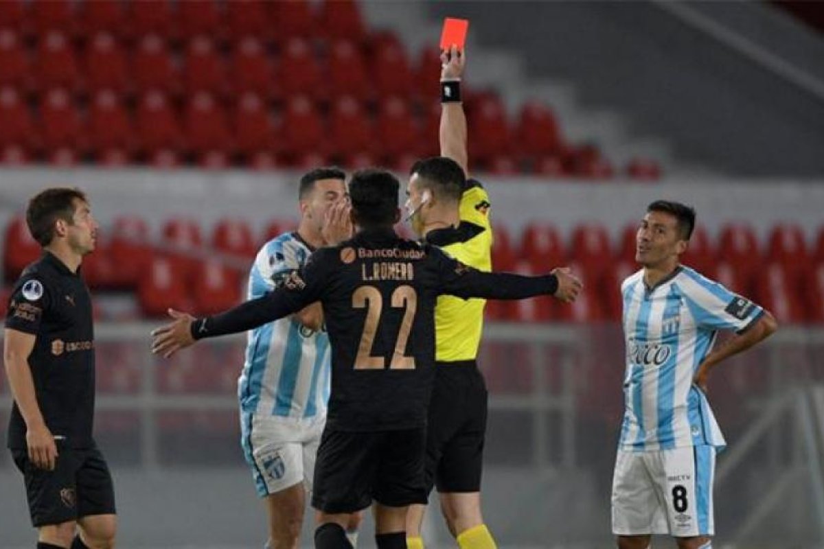Atlético Tucumán se queja del arbitraje aunque confía en revertir la serie ante Independiente