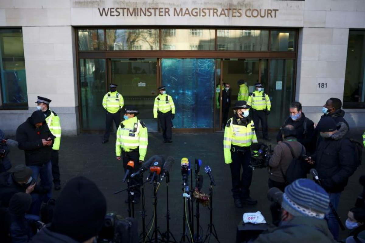 La Justicia británica se niega a liberar a Assange bajo fianza