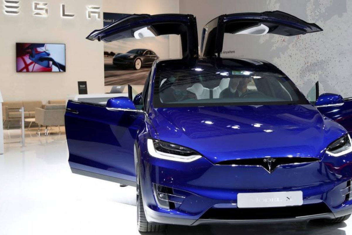 Descubren en los vehículos Tesla una función secreta que se activa con un obsceno comando de voz