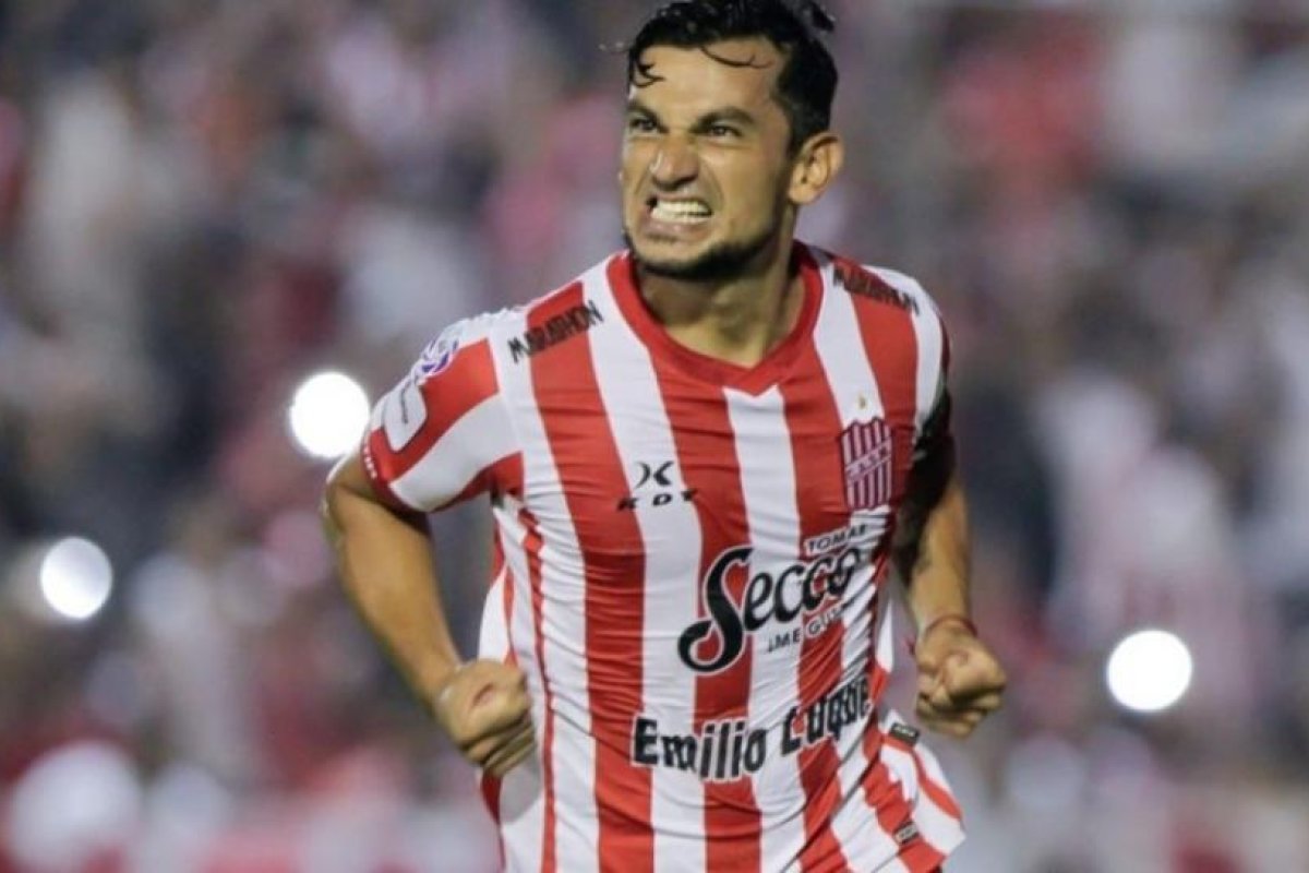 Tino Costa se convirtió en el primer refuerzo de San Martín