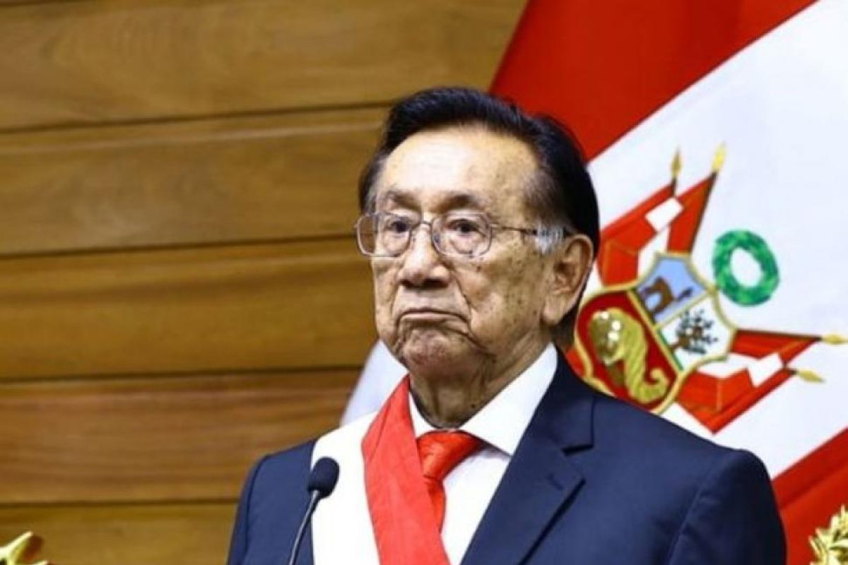 José María Balcázar asume como octavo presidente interino de Perú