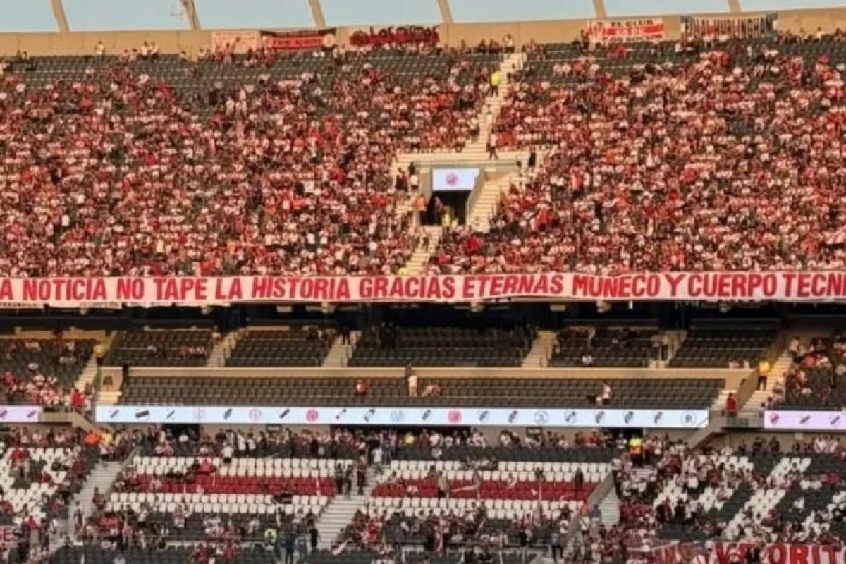 Despedida emotiva de Gallardo con ovación y silbidos en el Monumental