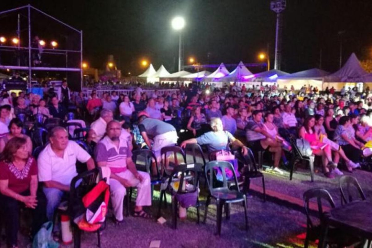 Inicia el Festival Nacional de la Chacarera en Plaza Añoranzas con artistas destacados