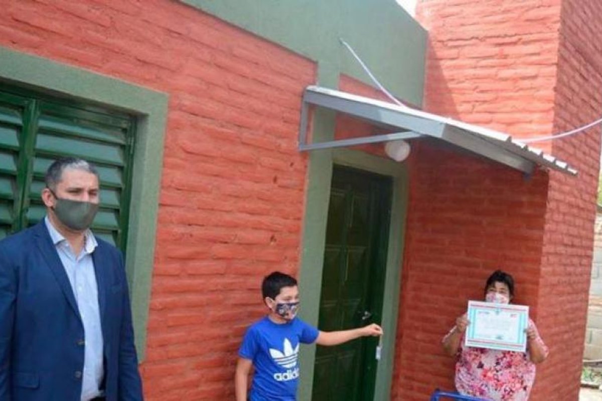 Entrega de viviendas sociales en Frías
