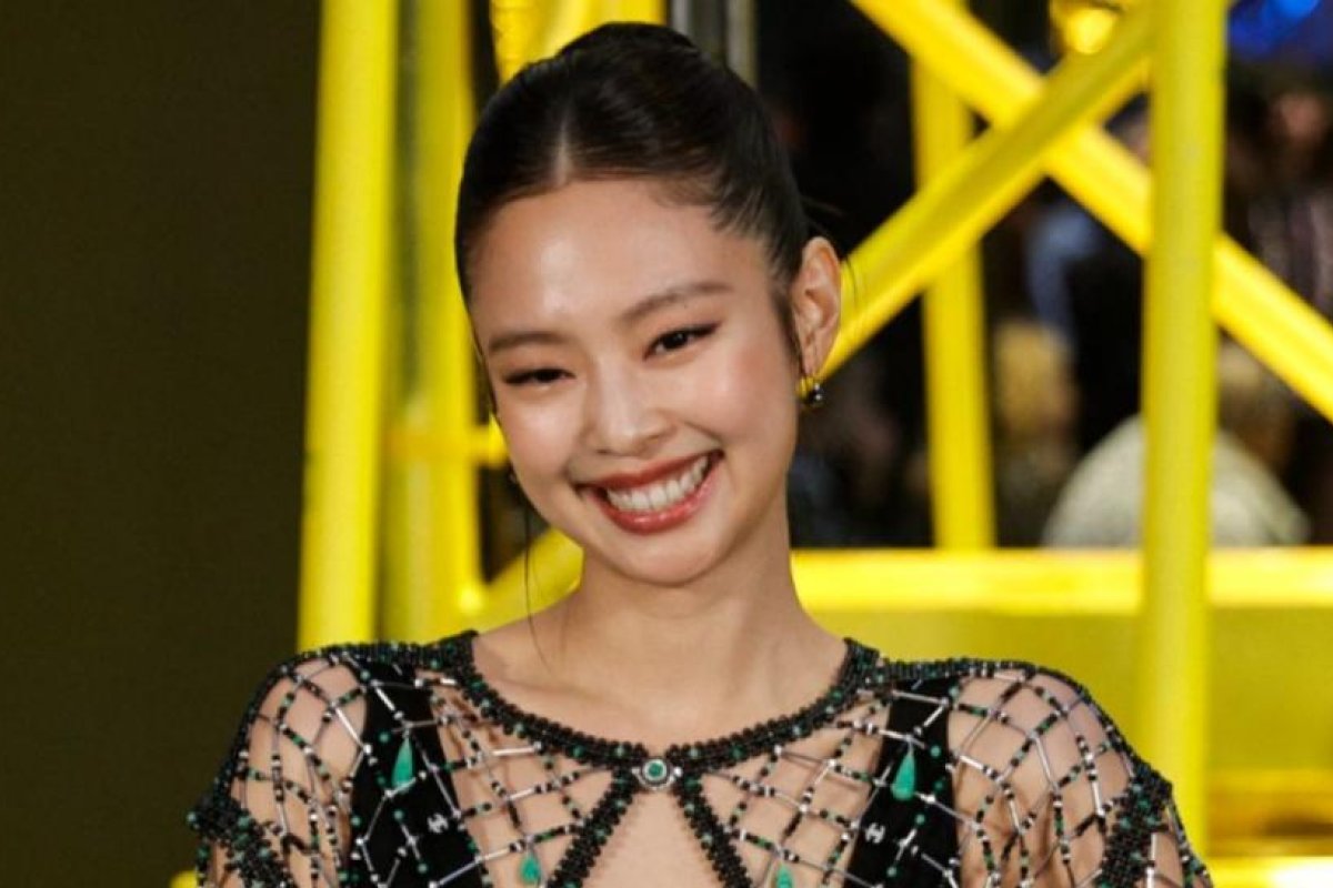 Jennie deslumbra en la Semana de la Moda de París con un look impactante