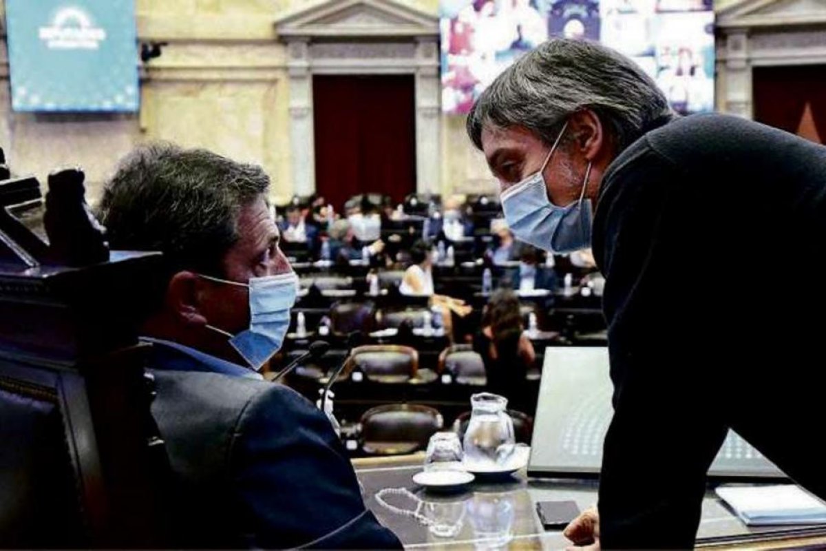 El oficialismo suma presión para postergar las elecciones y ahora propone hacer las PASO y la general el mismo día