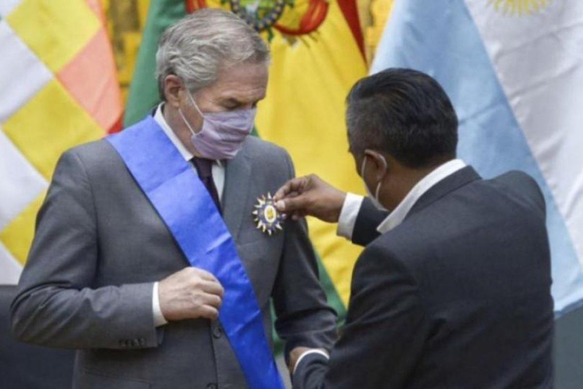 Bolivia condecoró a Solá por el accionar de Argentina tras el golpe de Estado contra Morales