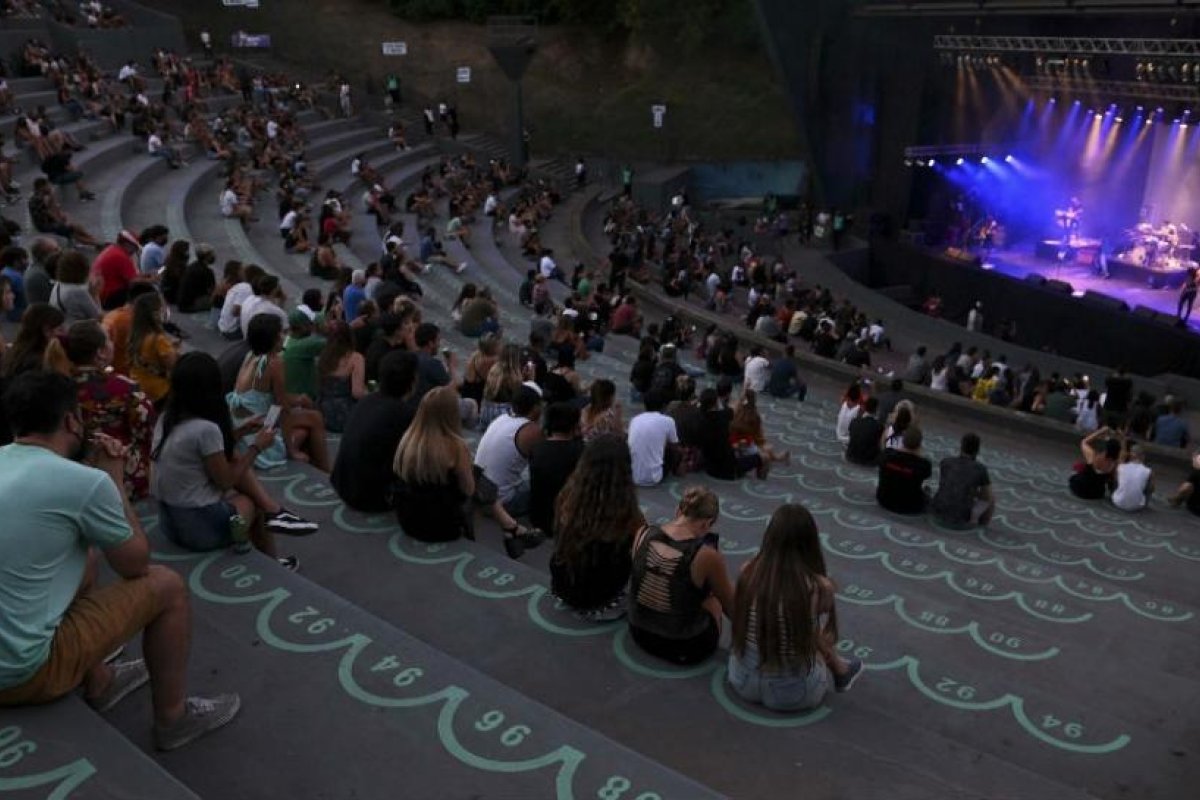 Cielo Razzo abrió el ciclo "Rosario bajo las estrellas" frente a su público