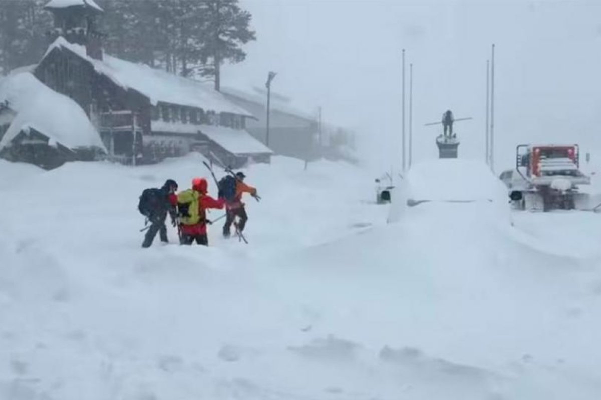 Avalancha en California cobra la vida de ocho esquiadores en trágico suceso