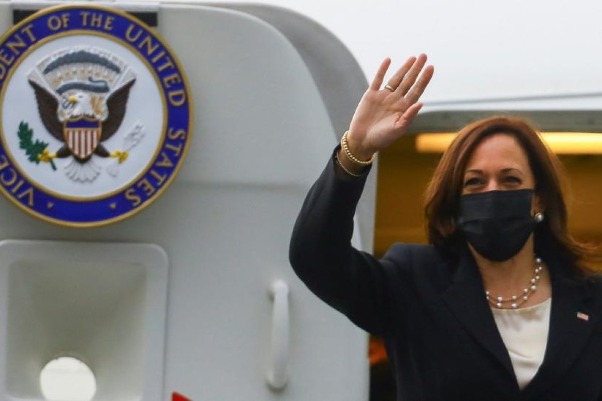 Los legisladores latinos de California arremeten contra Kamala Harris por pedir a los migrantes que no vayan a EE.UU.