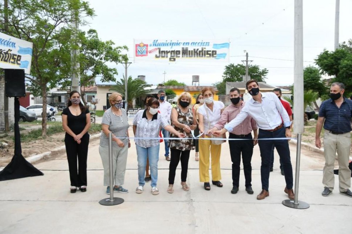 Barrio Soberanía Nacional: El intendente Jorge Mukdise, dejó inaugurada la obra de pavimentación de la calle República Argentina