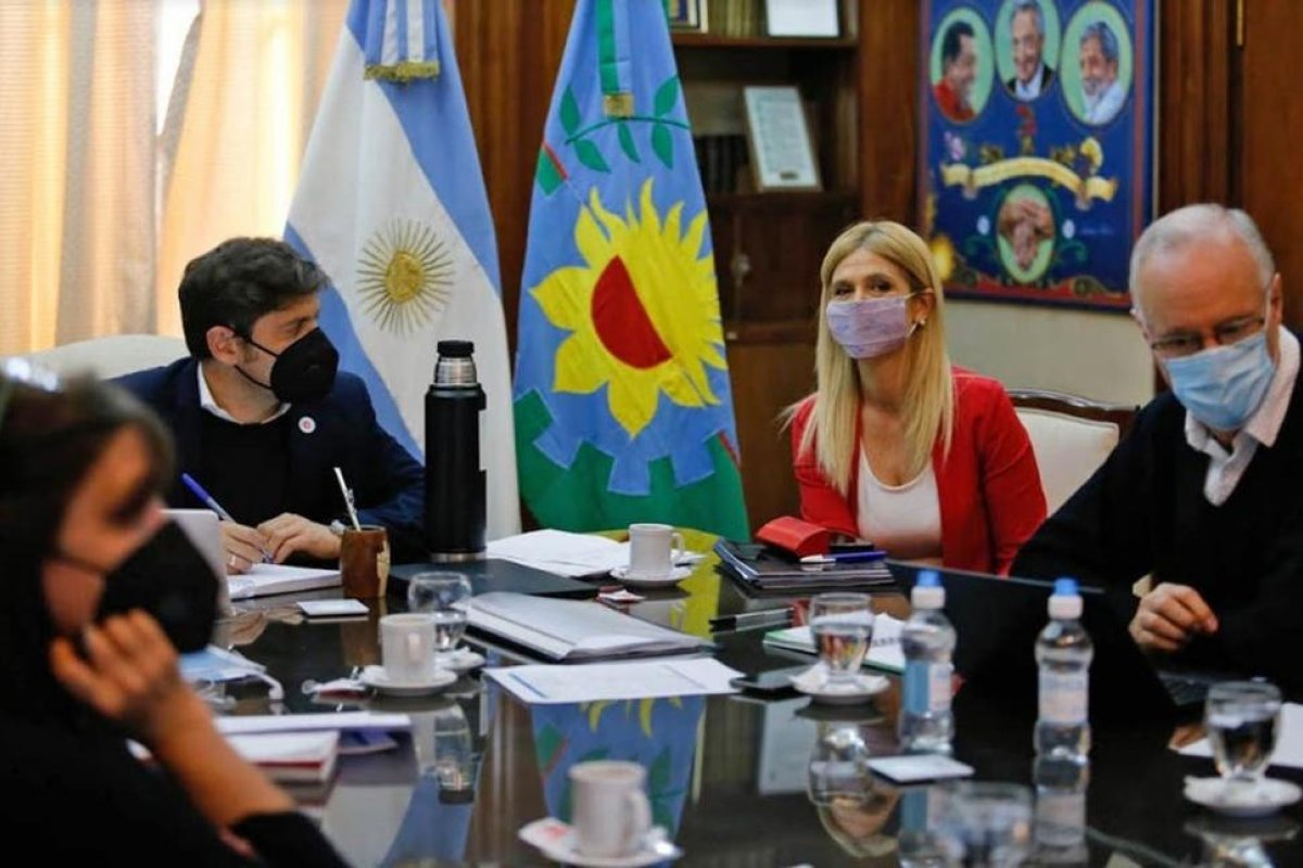 Axel Kicillof informó a los intendentes cómo será el plan de vacunación: 350 puntos fijos y cámaras de frío