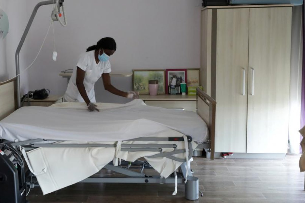 Al menos 18 residentes de un hogar para ancianos mueren y más de 150 dan positivo por coronavirus tras la visita de Santa Claus