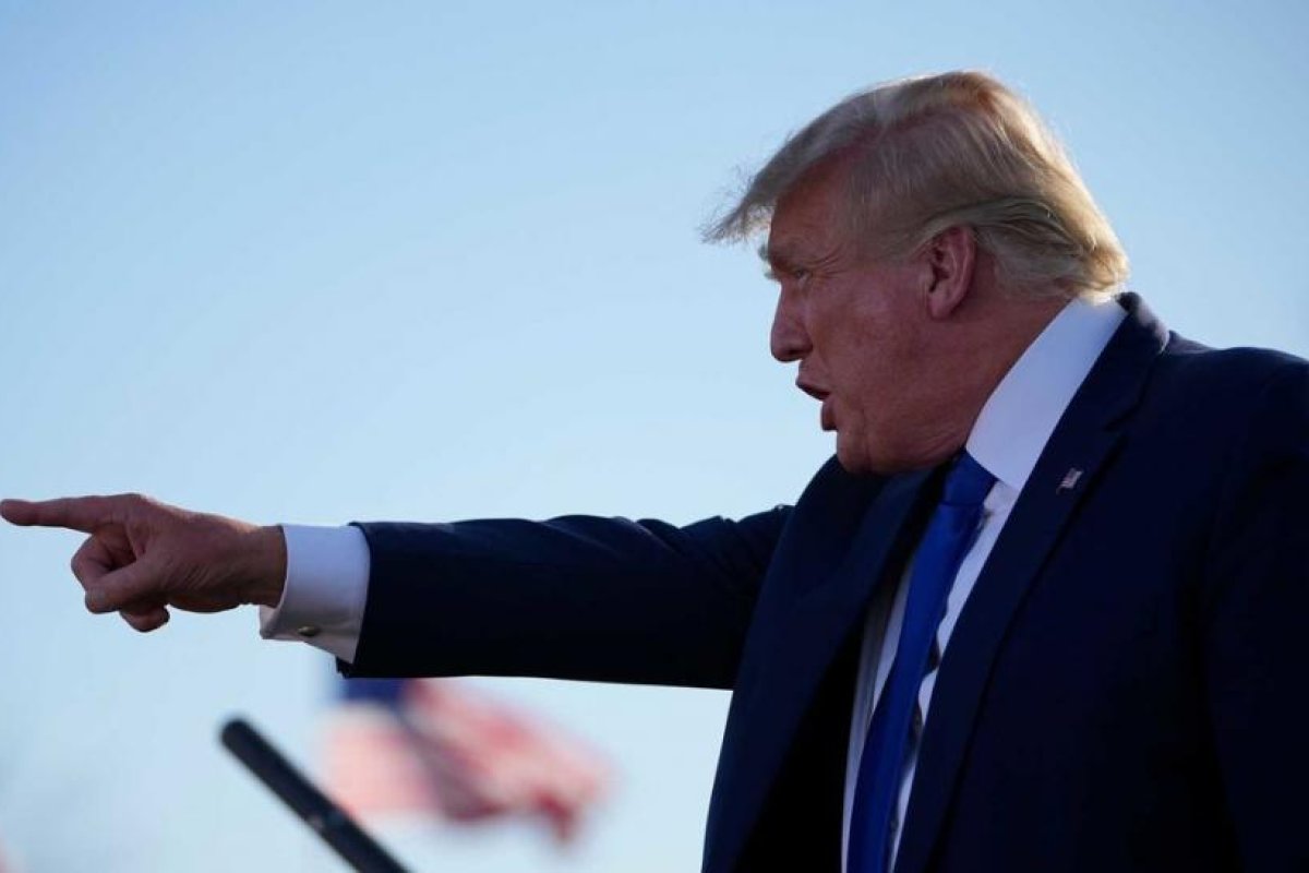 Trump se une a Truth Social e incluye su famosa errata 'covfefe' en la primera publicación
