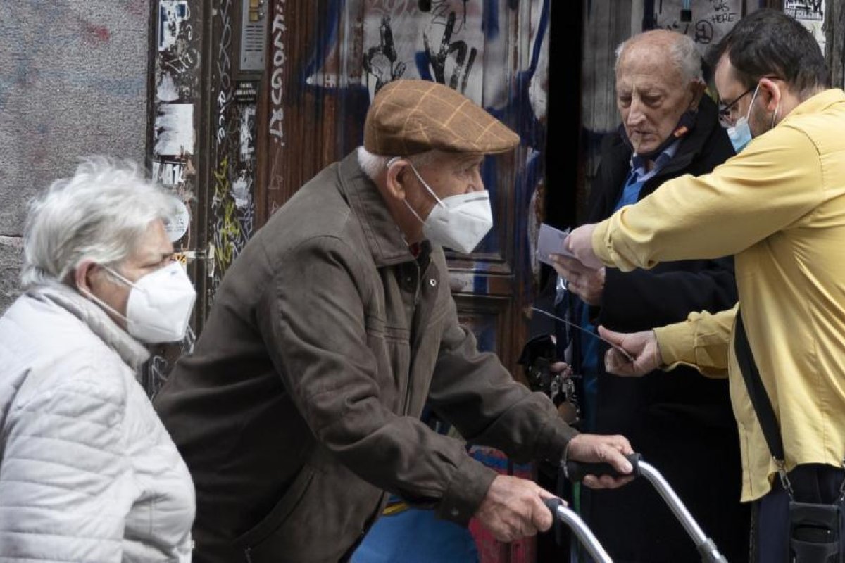En qué consiste la 'cartilla covid' de Madrid y por qué ha generado tantas críticas