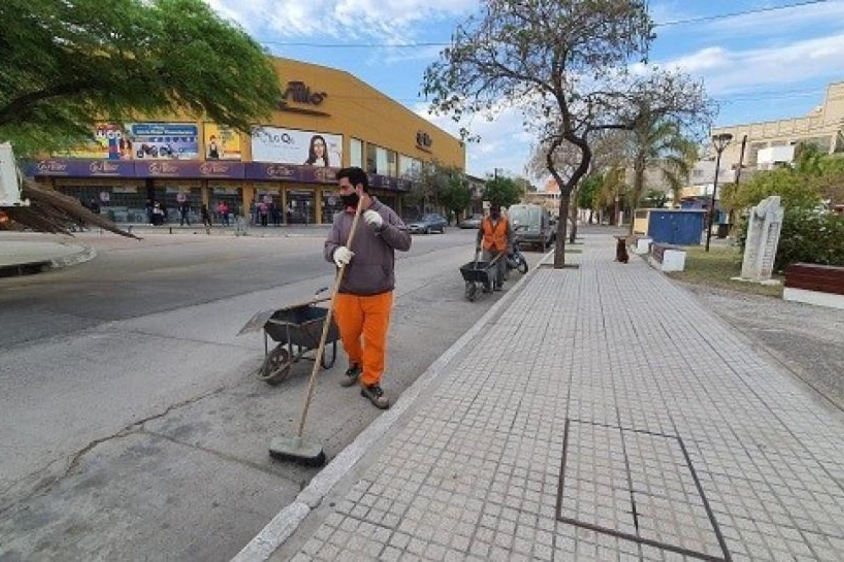 El Bajo: Trabajos integrales de limpieza en el barrio