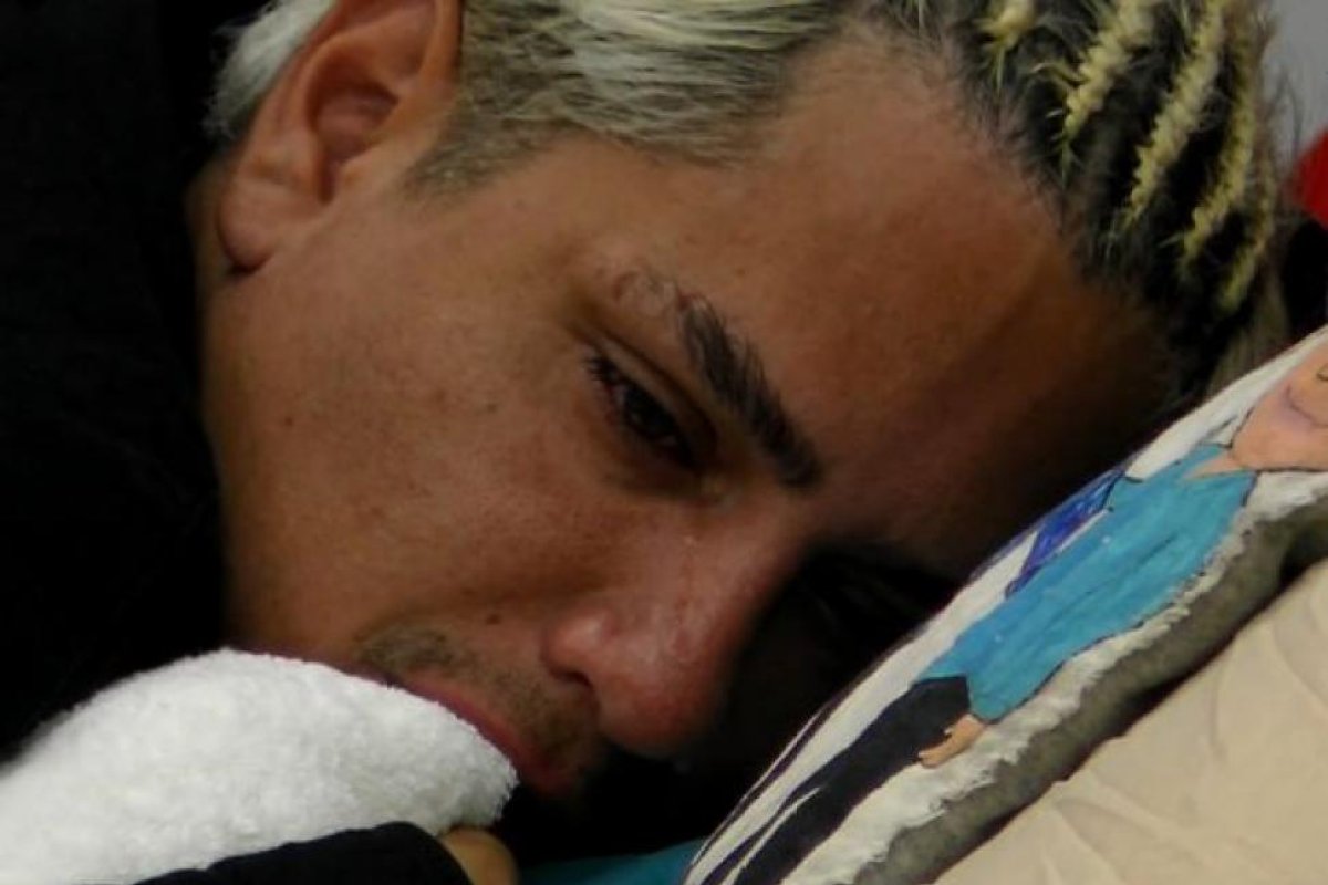 Kennys Palacios enfrenta crisis emocional en Gran Hermano: Generación Dorada