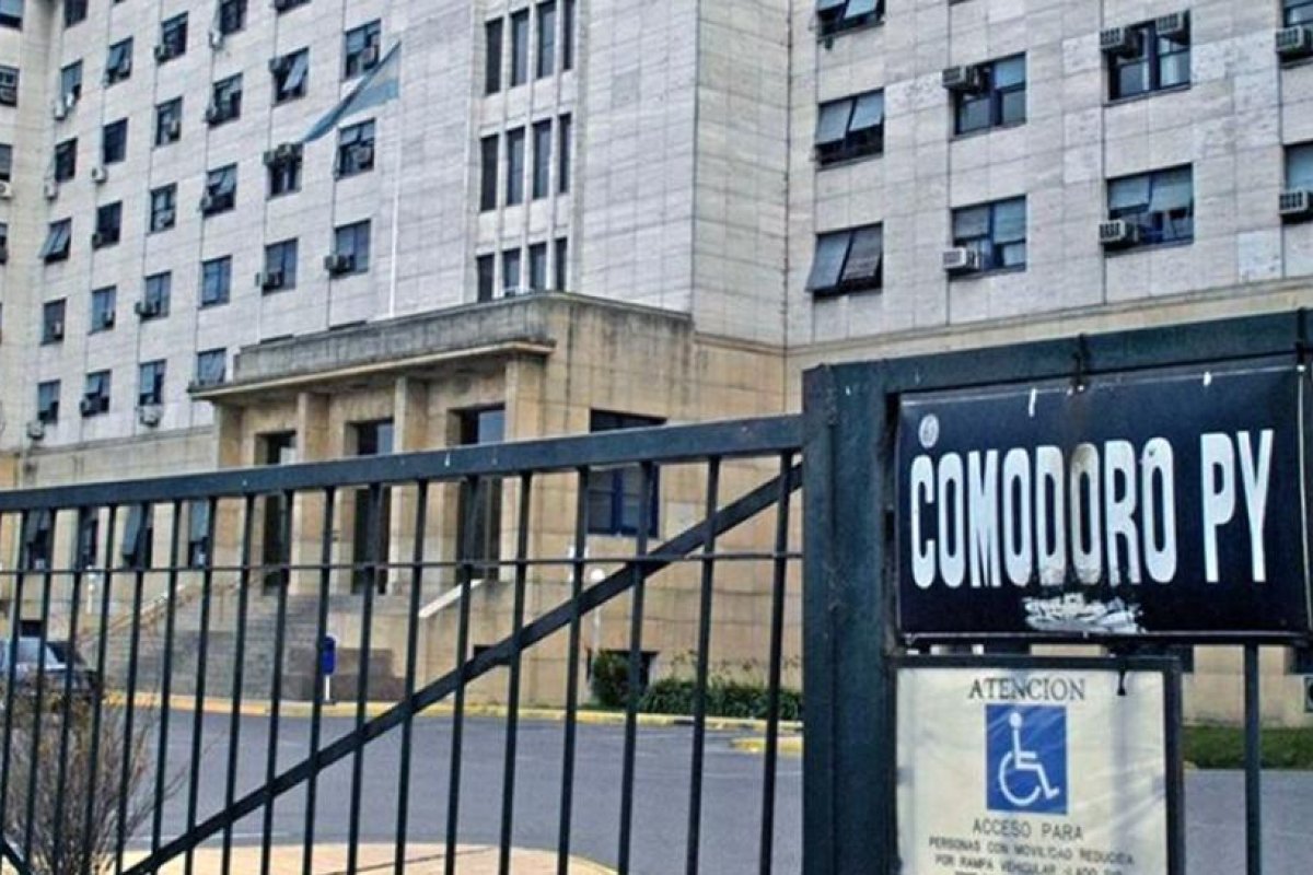 El Gobierno pule la denuncia que hará en Comodoro Py por el acuerdo de Macri con el FMI