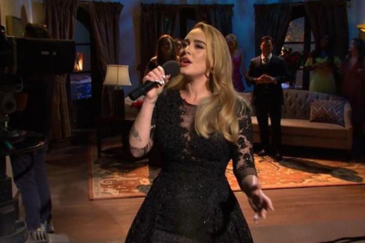 Adele reapareció en televisión y bromeó sobre su pérdida de peso