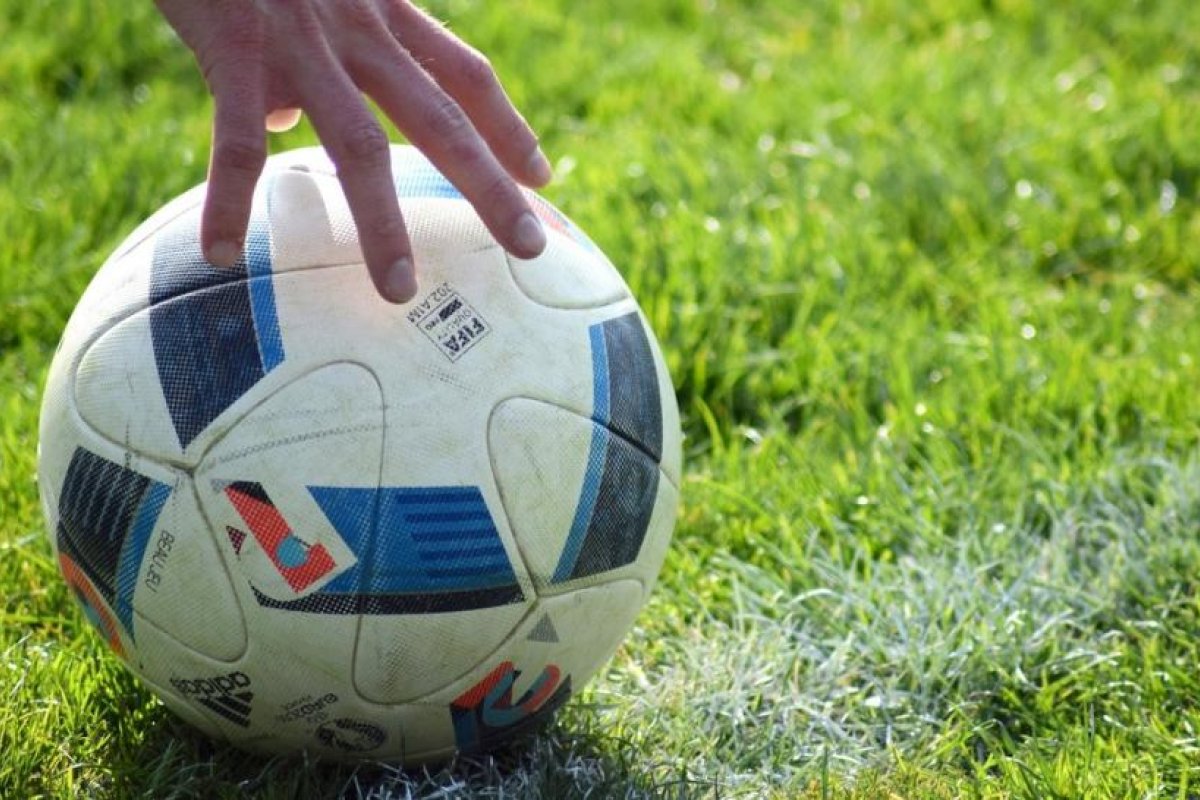 La IFAB cambia algunas reglas de juego en el fútbol y se podrá anotar goles con esta parte del cuerpo