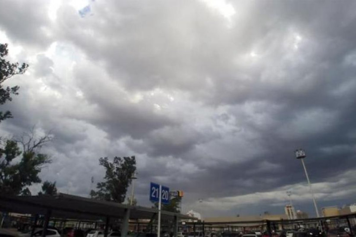 Un martes gris e inestable sobre la Madre de Ciudades