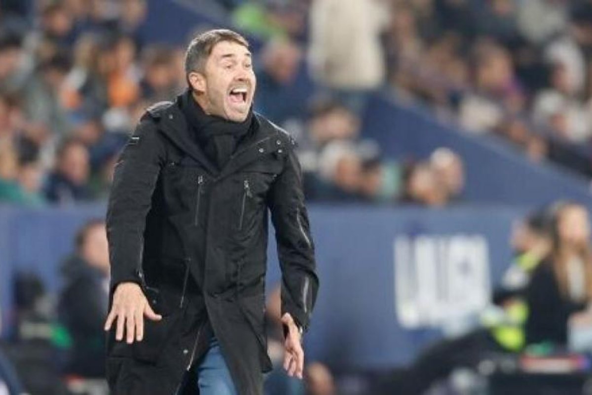 Coudet desmiente contactos con River Plate tras derrota del Alavés