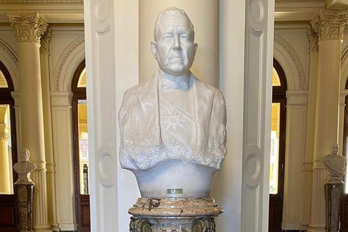 Repusieron el busto de Hipólito Yrigoyen en la Casa Rosada
