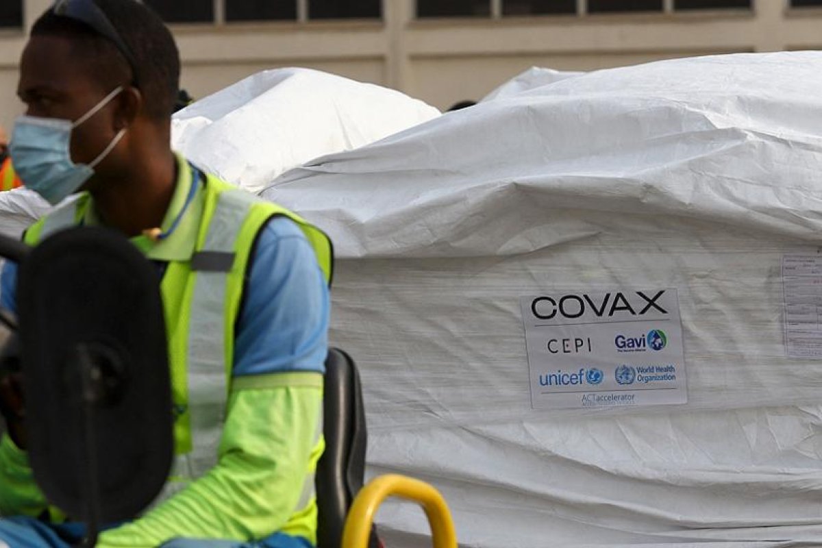 Ghana recibió la primera entrega mundial de vacunas gratuitas Covax