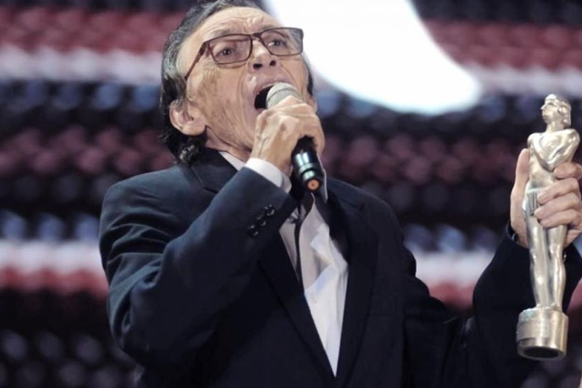 Daniel Toro celebra 80 años con el adelanto de "El nombrador"