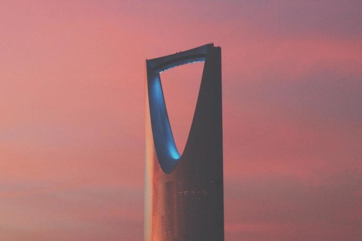 Arabia Saudita sube los precios de petróleo para sus clientes clave en Asia