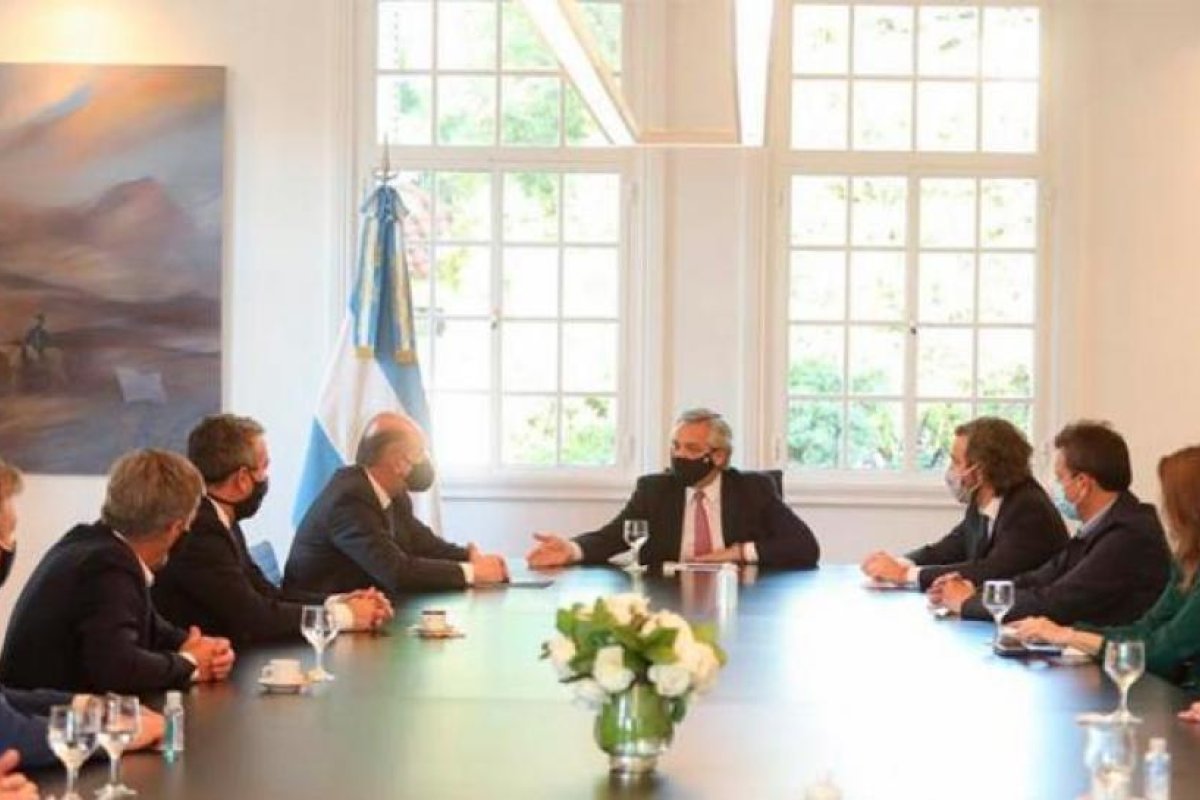 El Presidente firmó un convenio de cooperación con el gobernador Perotti