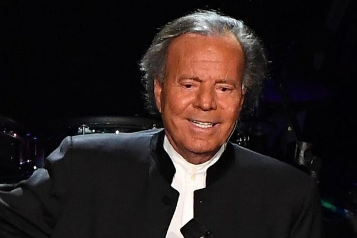 Exempleadas de Julio Iglesias denuncian agresiones sexuales en su empleo