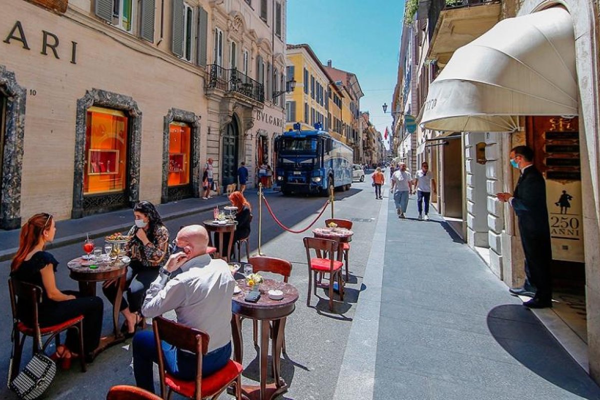 Italia inició una esperada reapertura de la gastronomía y el entretenimiento