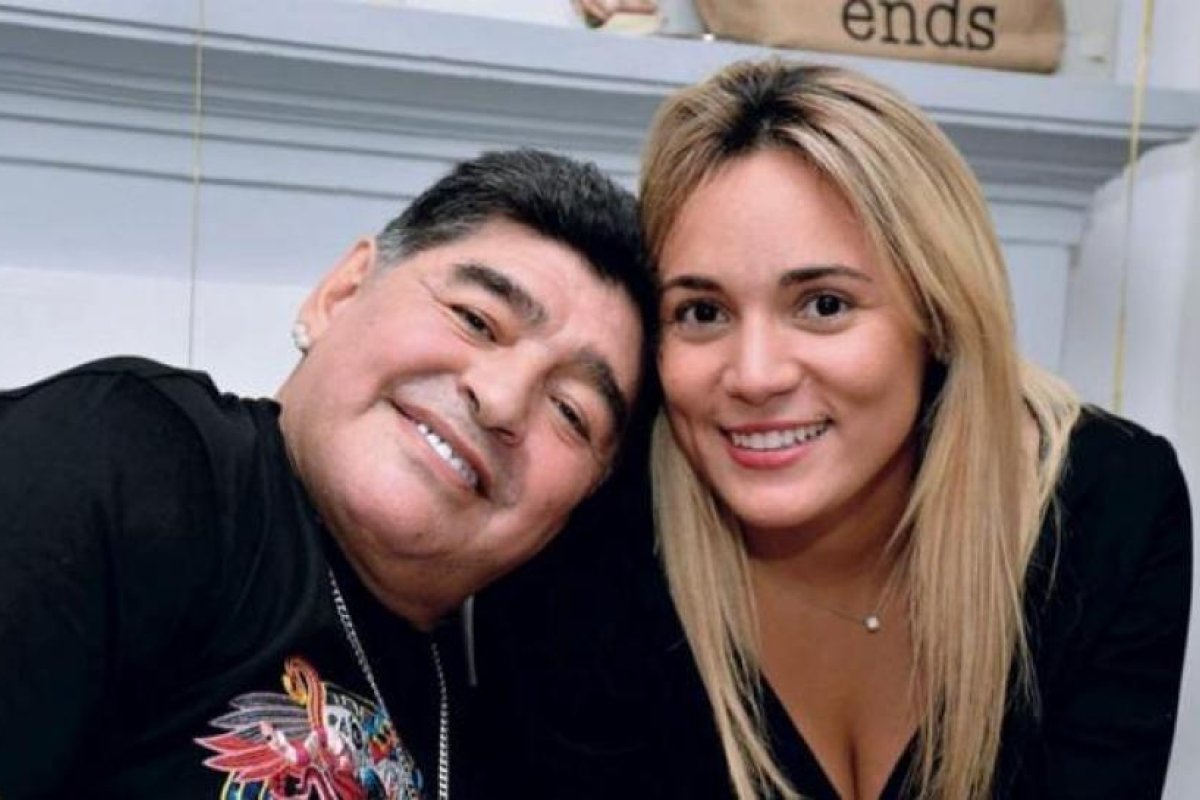 Rocío Oliva quedó fuera del velatorio de Maradona y disparó contra Claudia