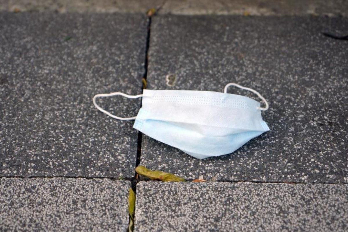 Científicos rusos encuentran la manera de convertir mascarillas usadas y envases de fármacos en baterías