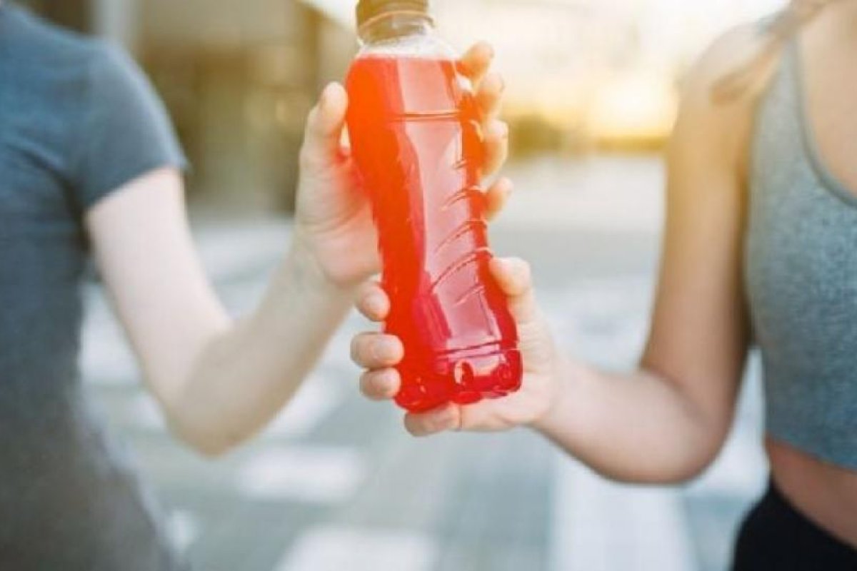 Cómo elaborar una bebida isotónica casera: Gatorade DIY y sus beneficios