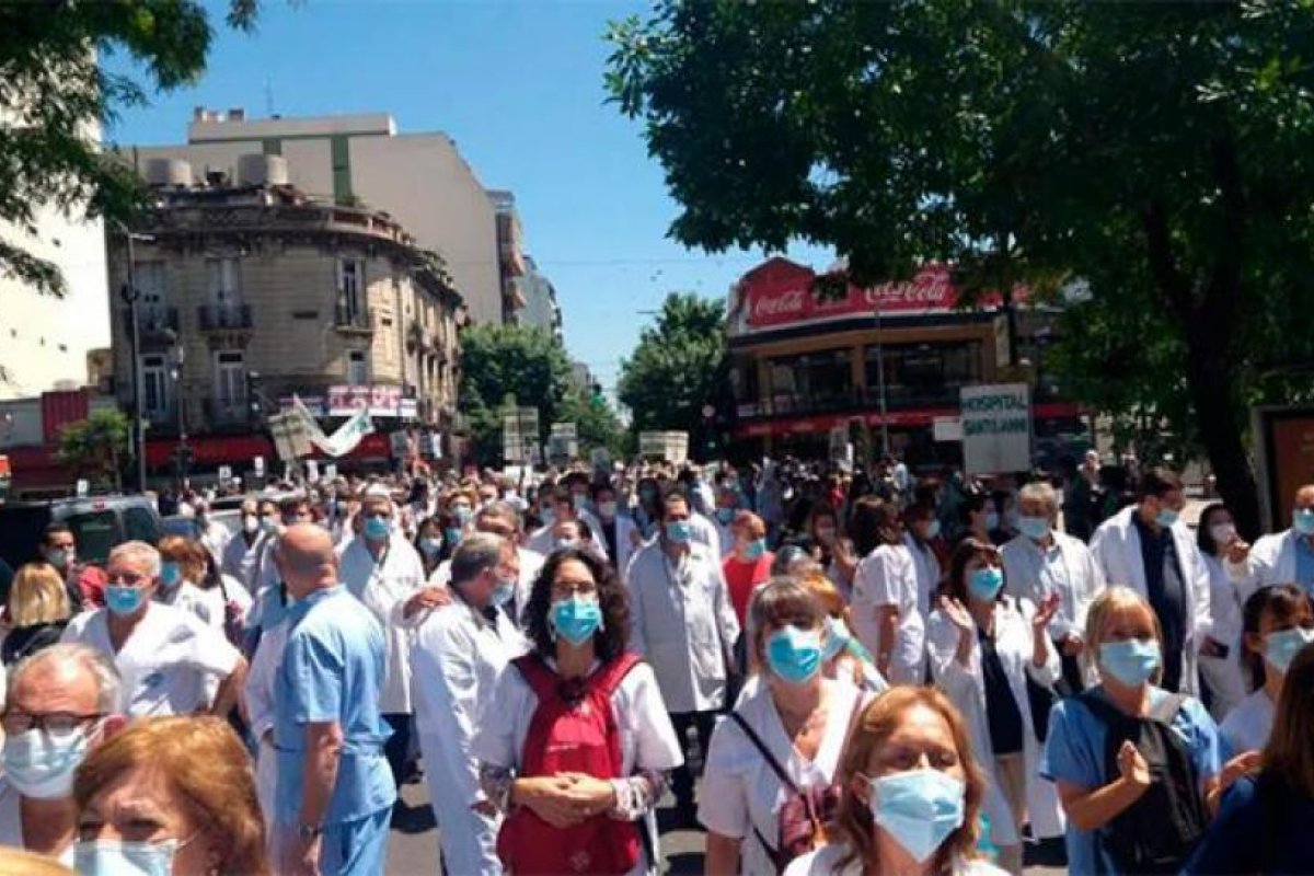 Murió un médico durante una protesta por aumento salarial en Buenos Aires