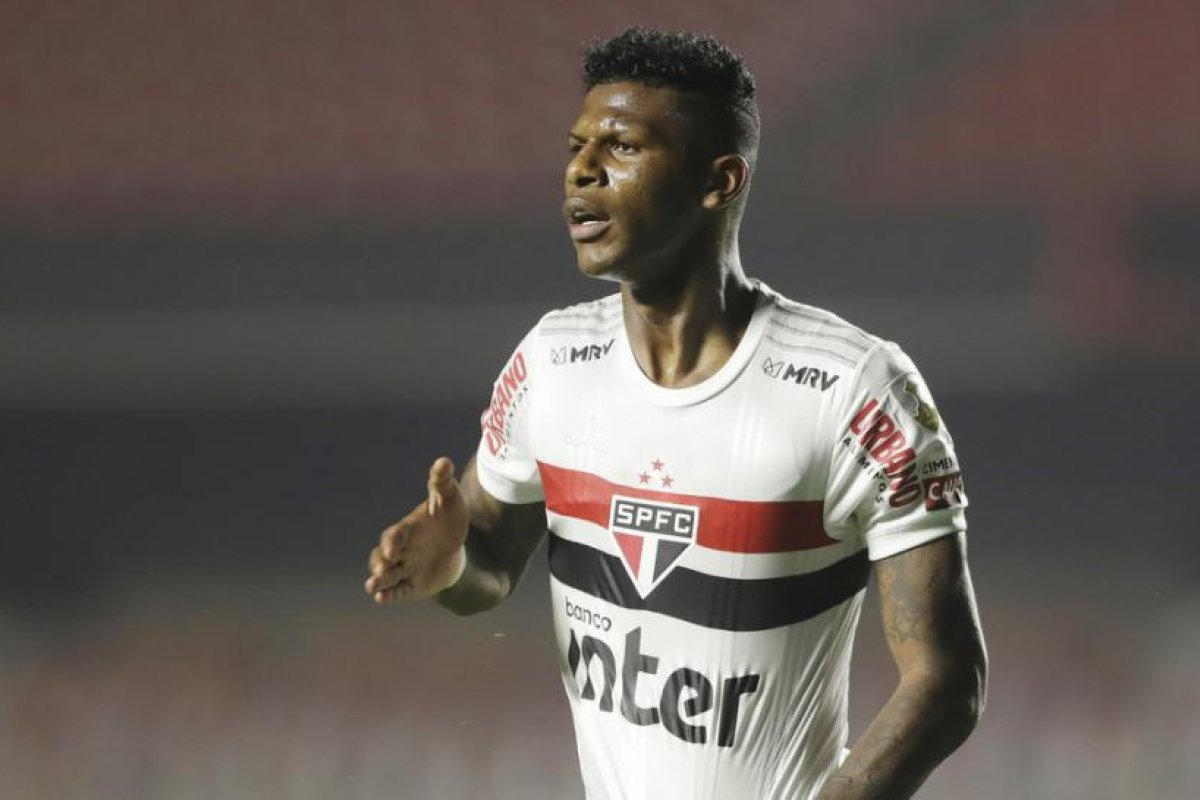 El jugador de la selección de fútbol de Ecuador Robert Arboleda fue detenido en una fiesta clandestina en Brasil en la que había más de 100 personas