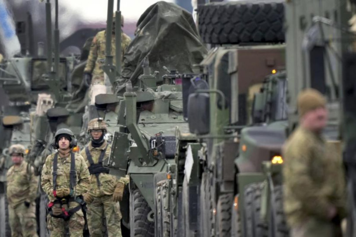 La OTAN anuncia el despliegue de "fuerzas de defensa terrestre y aérea adicionales" en los límites orientales del bloque