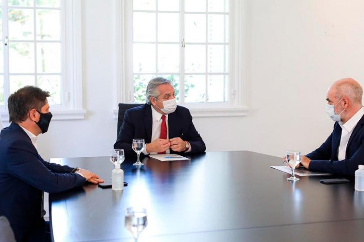 Fernández descartó un toque de queda pero analiza mecanismos para evitar aglomeraciones