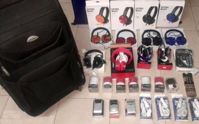 Lo sorprenden con valija que contenía objetos robados y lo aprehendieron