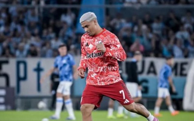 Maximiliano Salas regresa a River para cirugía tras grave lesión de rodilla
