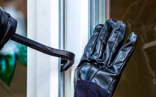 Robo millonario en barrio Herrera el Alto: sustraen más de $1.200.000 y bienes de valor