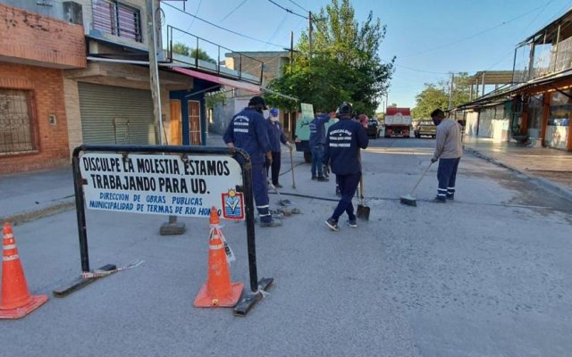 Barrio Mercantil: El Municipio continúa las mejoras en las calles con tareas de bacheo integral