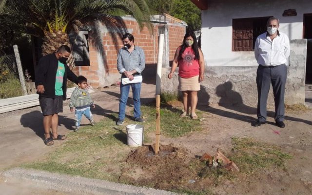 Villa Balnearia: Continúa la colocación de plantines del programa "Termas te quiero verde"