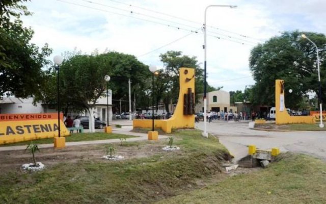 Ahora en Lastenia: Vecinos irrumpen en la comisaría buscando linchar a un acusado por abuso