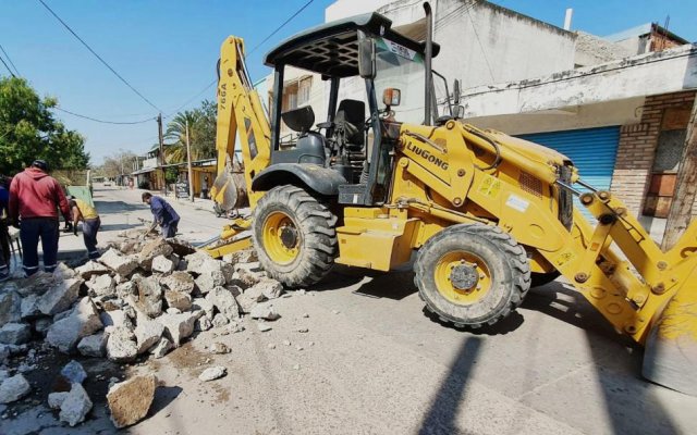 Barrio Mercantil: Realizan trabajos de bacheo integral