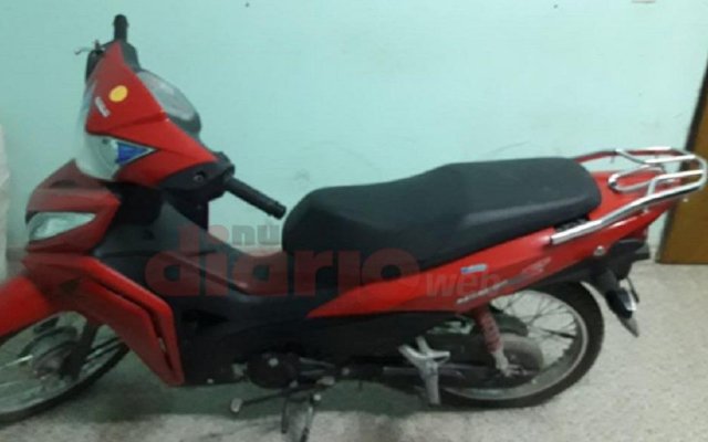 Pozo del Arbolito: Secuestran moto robada en Tucumán, en la que una pareja quería llegar a Villa Río Hondo