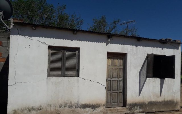 Villa Río Hondo: Por hundimiento, la vivienda de una familia se encuentra en peligro de derrumbe