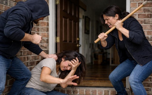 Barrio 25 de Mayo: Agresión violenta a mujer por demanda de dinero y drogas